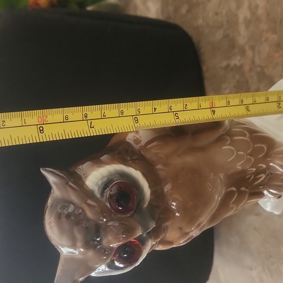 VINTAGE OWL PERCHED ON BOOKS PORCELAIN FIGURINE. - Picture 7 of 10